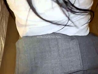 Kefélek egy csinos diákkal órák után egy motelben, belül elélvezek és mérges lesz