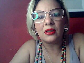 Cunhada Gostosa Caught in a Steamy Moment You Can’t Miss