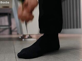 Alice Wild goes crazy with sideways doggy and cumshot on tits