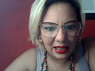 Cunhada Gostosa Caught in a Steamy Moment You Can’t Miss