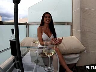 Putalocura: колумбийская милфа Линда Гонсалес трахается в попку с молодым парнем