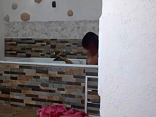 Spying on Dana Barzagli and Luna in bath!