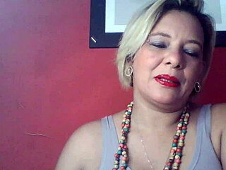 Cunhada Gostosa Caught in a Steamy Moment You Can’t Miss