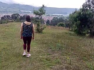 แม่เลี้ยงมือสมัครเล่นโชว์นมกับหีใหญ่กับลูกเลี้ยงกลางแจ้ง