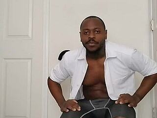 رجل يشارك خطوط جذب لدور طفل سكر