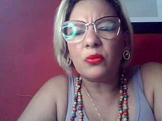 Cunhada Gostosa Caught in a Steamy Moment You Can’t Miss