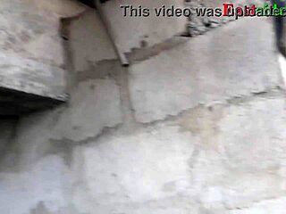 Kunem se da ću te podržati, ne brini za muža, hajde da se jebemo ovde na ovom nedovršenom mestu