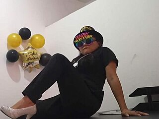 Help! I'm a Slut Sticking a Butt Plug at Work!