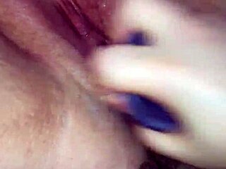 hei sjekk tjukk BBW som hamrer pigget dildo i slapp våt fitte 😏