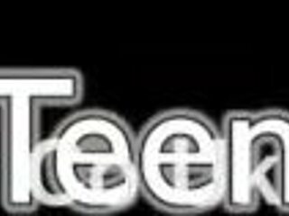 Плавуша Британка студенткиња жестоко задиркивана јебеном машином!