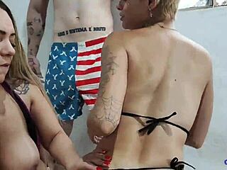 继母教继女给男友献菊花