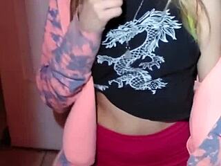 Bonneyuwu Sucking 3 Sweet Lollipops