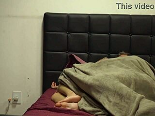 caiu na net - foi transar e o amigo colocou a câmera para gravar novinha sendo filmada transando na casa do amigo filmando os amigos transando novinhos transando e sendo filmados na coberta