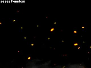 Publiczne upokorzenie pluciem przez małe femdom księżniczki