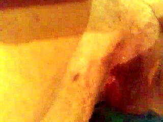 Girl Makes Herself Squirt with New Toy 😍