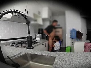 Скрих камера в къщата на нимфоманската ми съседка