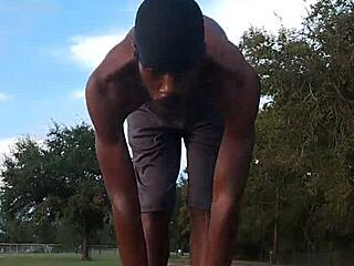 لا أستطيع الشبع من زوجتي النحيلة البرونيت في هيمبستيد، هي جميلة جداً