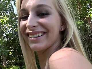 Stacie Jaxxx第一次骑乘和口交，表现像个专家！ 🔥