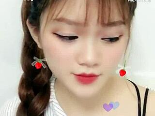 i'm obsessed with this cute korean girl's sexy webcam show