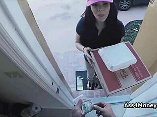 Pizza Delivery Turns into Blowjob for Cash Deal