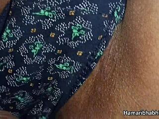 Desi indická bhabhi Aishwarya tvrdý sex v spálni