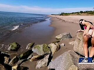 Cougar liberal folla madurita alemana en playas mexicanas en escena salvaje