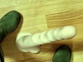 do you want to play with elza kom's ass and toys