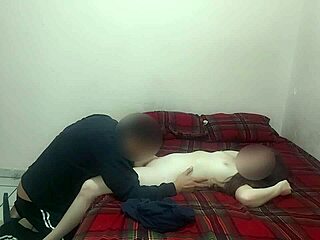 Oi, kau nak duit untuk jadi mainan aku tak?