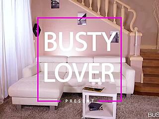 Amantes tetonas se unen a Cristina Miller para follar tetas salvaje