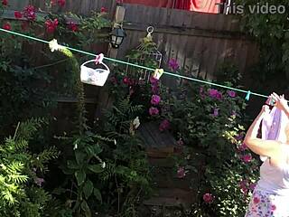 Den sexy nabo-jenta ved siden av