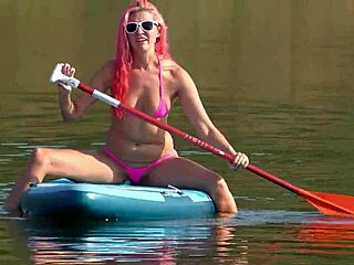 Yo, pinker Microbikini Blitzer am Strand!