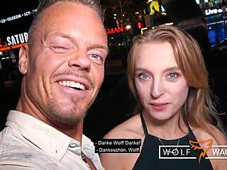 Turistă tânără Lily Ray futută tare într-o întâlnire oarbă la Berlin