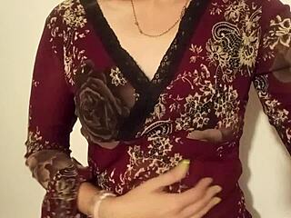 shy girl shares intimate outdoor video.