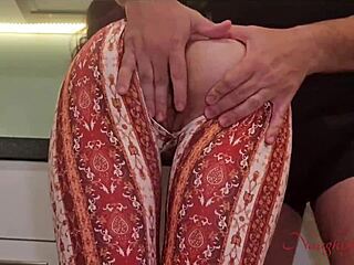 Wow, Pembersih Melengkung Ni Benarkan Aku Buat Apa Saja Untuk Duit Ekstra!