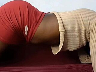 拉丁美女恳求肛门被猛干，四肢着地