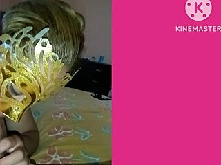 chica golosa gives blowjob to milf in sexy scene