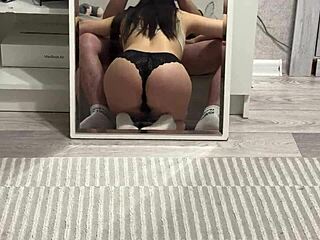 Ucuz kahverengi fahişe şimdiye kadarki en iyi orali veriyor