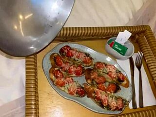 damn! rented motel room for solo fun with y’all!