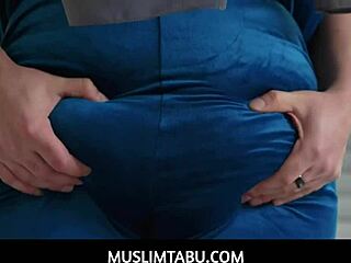 Obilna mladenka v hidžabu se hitro uči, bi videl kako?