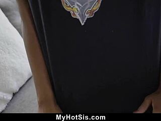 me and my stepsis sneakin' to fuck behind parents back, oh shit