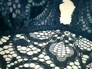 Wah! Pacar diikat dijilat basah sambil nonton klip panas