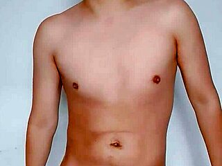 Мастурбирам в секси гей бельо за твоето удоволствие, кучко