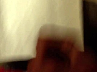 Watch this 9-inch dick masturbate to cumshot?