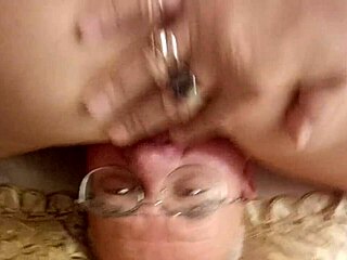 Nuolen kypsän vaimoni pillua kotona 😍