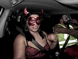 ela voltou da festa de halloween toda arrombadinha