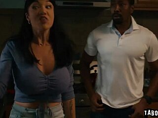 Puck and Isiah, those happy newlyweds, are trying to have an intimate fuck session! 😊