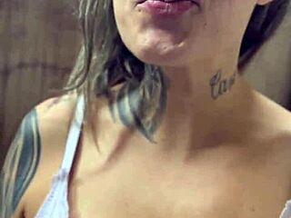 Found a hooker on the corner for a blowjob, she wanted 100, I bargained, she sucked the tip, took her to the vacant lot, what a delicious blowjob! 😍