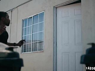 Puck and Isiah, those happy newlyweds, are trying to have an intimate fuck session! 😊