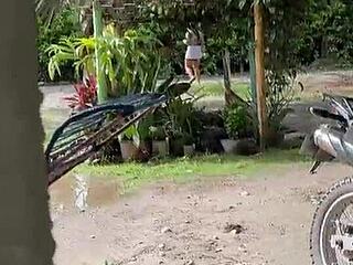 Meine kolumbianische Nachbarin fragt nach Zitronen, bekommt aber meine Sahne