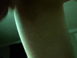 Пръстене на простата води до експлозивен анален кумувам